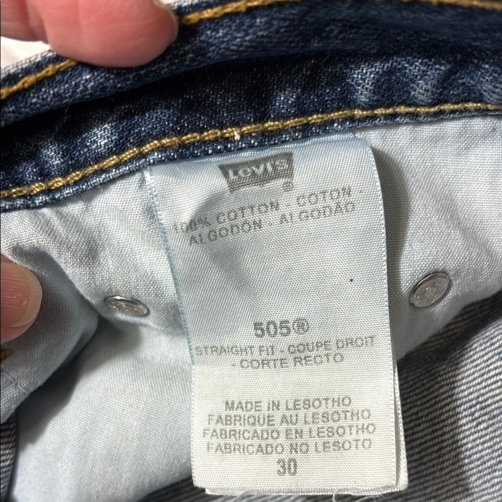 Levi's Jean Shorts with Classic Medium Blue Denim size 30 - Picture 6 of 11
